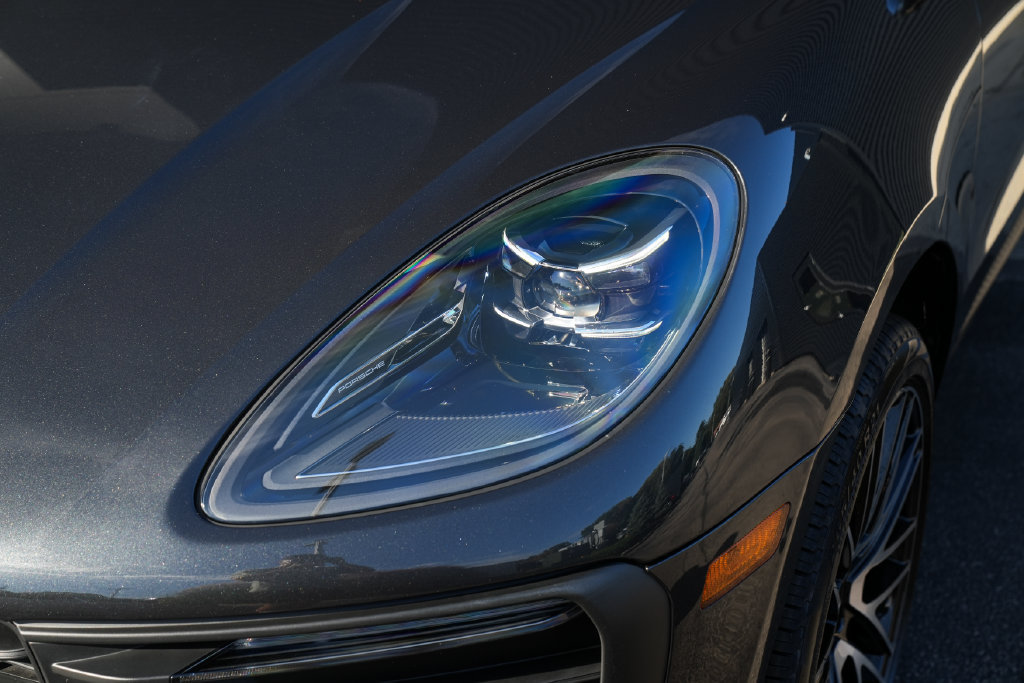 Certified 2026 Porsche Macan AWD/4WD image 7