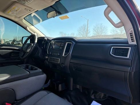 Used 2018 Nissan Titan S image 16