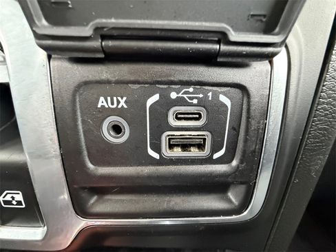 Used 2018 Jeep Wrangler Sport S image 24