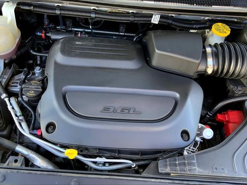 Used 2024 Chrysler Pacifica Touring-L FWD image 33