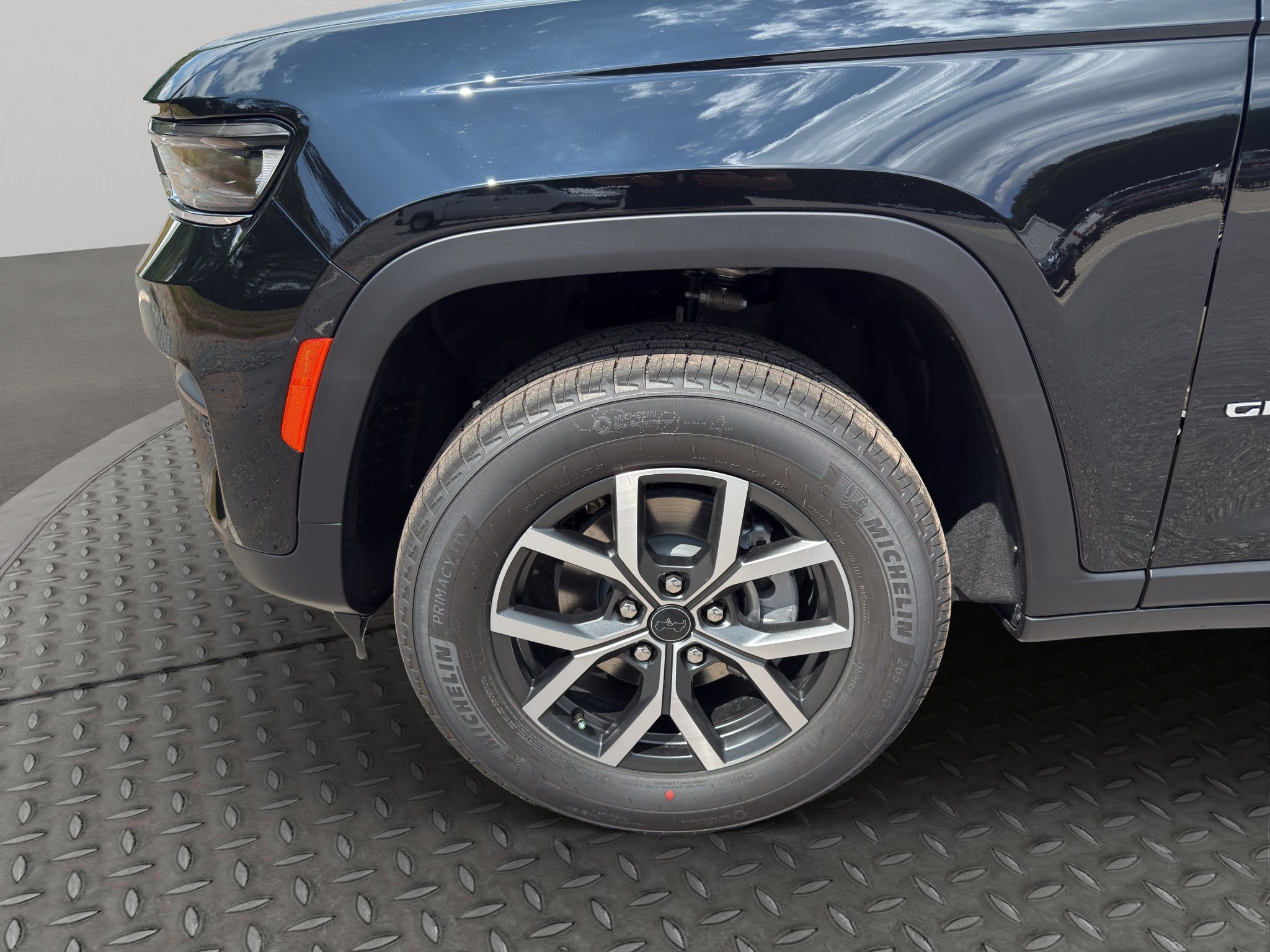 New 2027 Jeep Grand Cherokee Laredo X RWD image 13