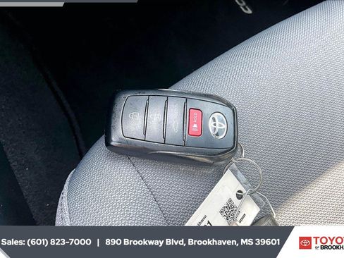 Used 2025 Toyota Corolla SE FWD image 9