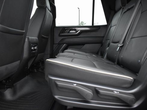 Used 2025 GMC Yukon Elevation image 9