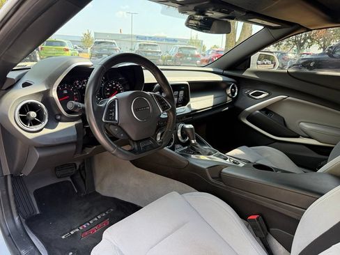 Used 2017 Chevrolet Camaro SS RWD image 9