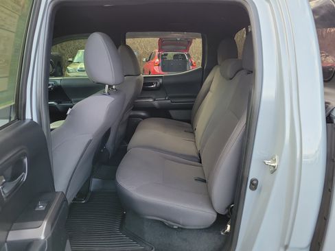 Used 2018 Toyota Tacoma TRD Off-Road image 13