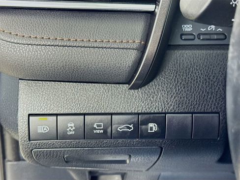 Used 2018 Toyota Camry XLE w/ Audio Package FWD image 12