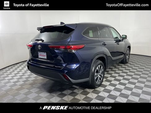 Used 2021 Toyota Highlander XLE image 18