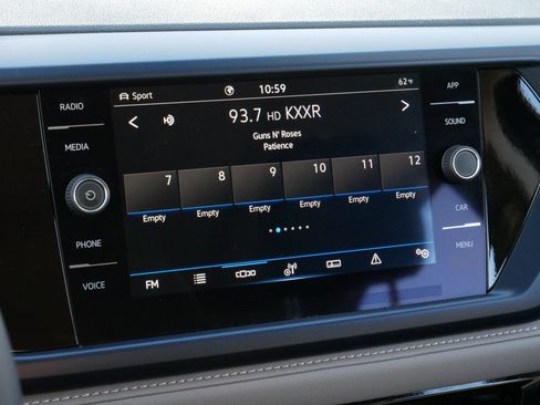 Used 2024 Volkswagen Taos SE w/ Panoramic Sunroof Package image 22