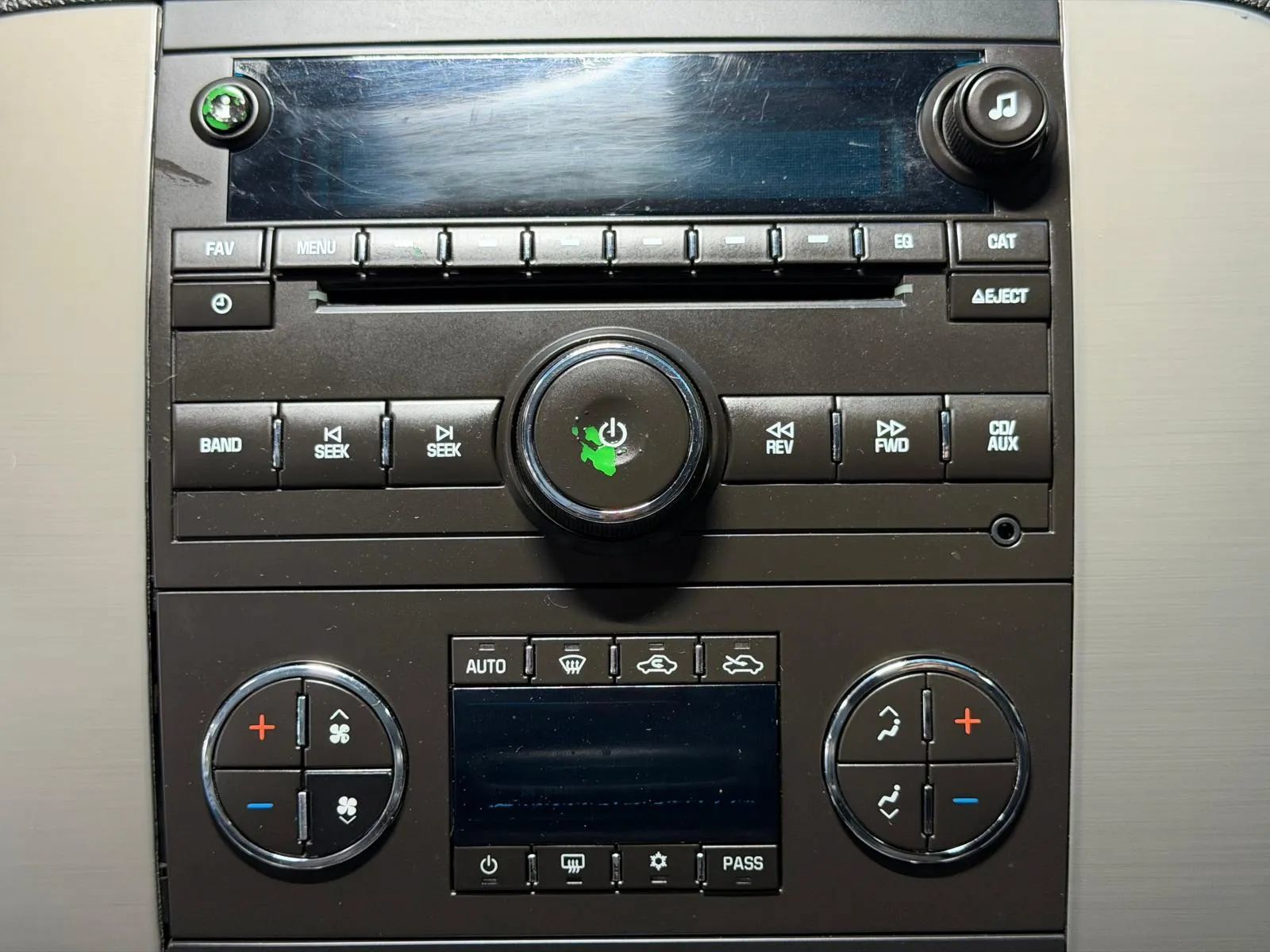 Used 2013 Chevrolet Avalanche LT w/ Suspension Package, Off-Road AWD/4WD image 32