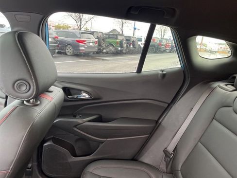 Used 2025 Chevrolet Trax RS w/ Sunroof Package image 15