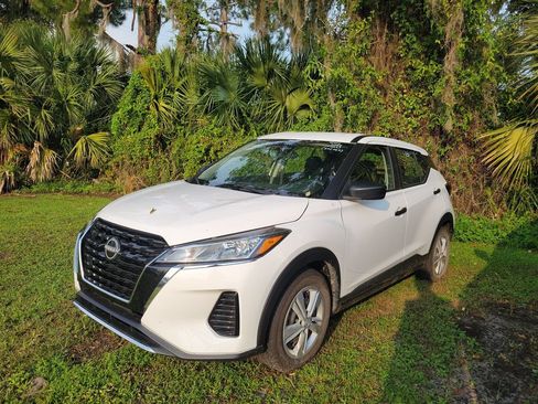 Used 2024 Nissan Kicks S FWD image 6