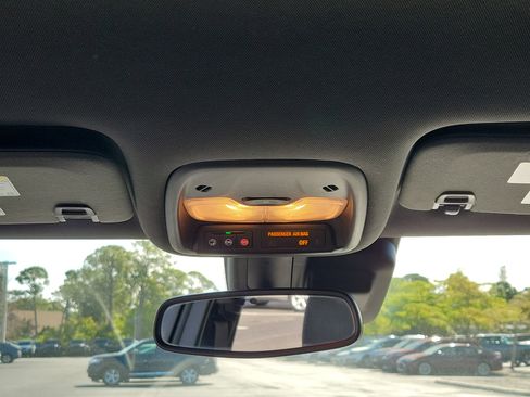 Used 2021 Chevrolet TrailBlazer RS w/ Technology Package image 19