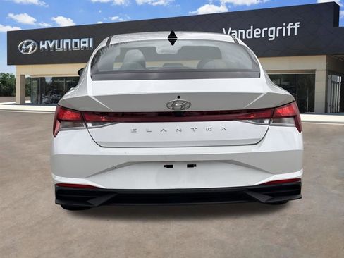 Used 2023 Hyundai Elantra SEL w/ Convenience Package image 13