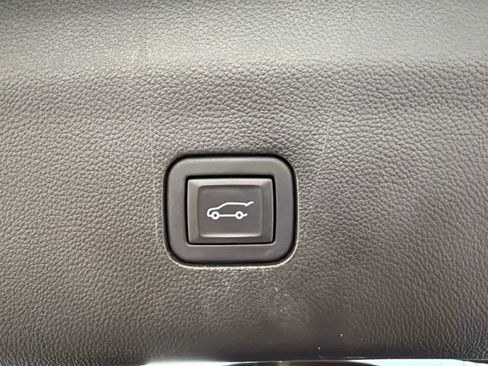 Used 2024 Buick Enclave Premium image 9