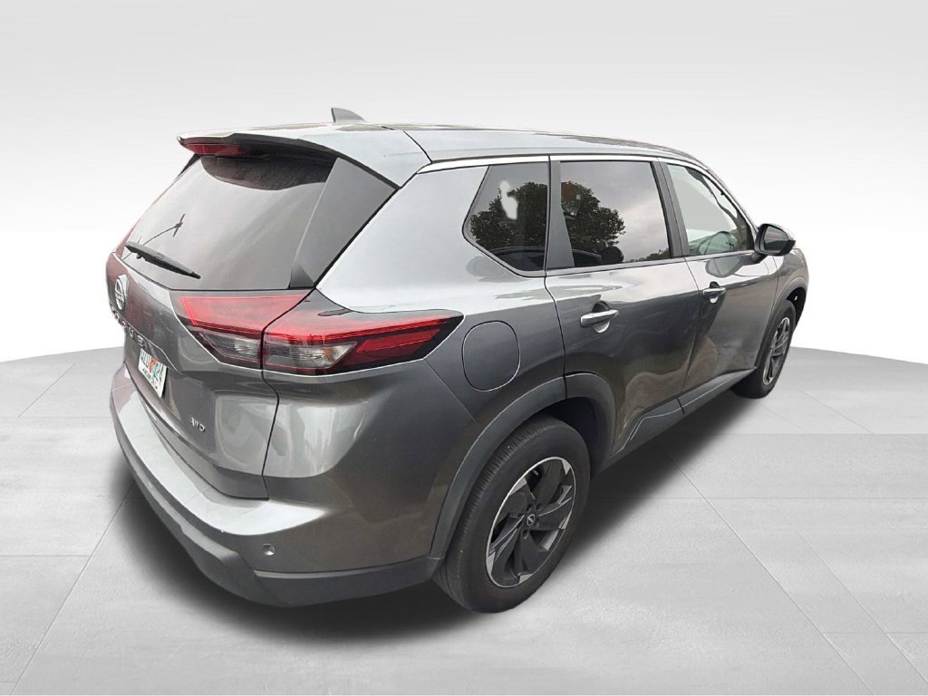 Used 2025 Nissan Rogue SV AWD/4WD image 2
