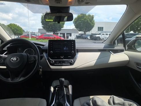 Used 2020 Toyota Corolla LE FWD image 10