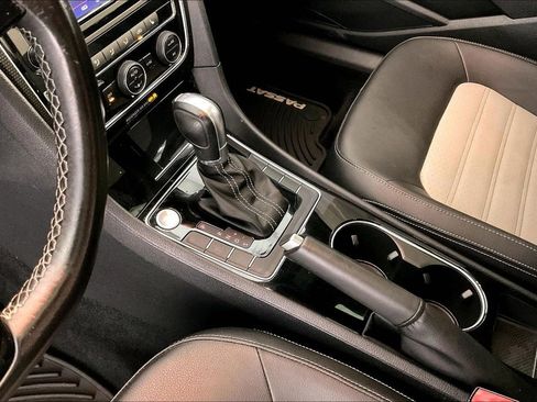 Used 2018 Volkswagen Passat 3.6 image 19