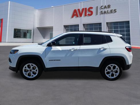 Used 2025 Jeep Compass Latitude w/ Sun & Sound Group AWD/4WD image 10