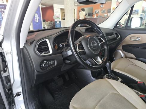 Used 2015 Jeep Renegade Latitude FWD image 8