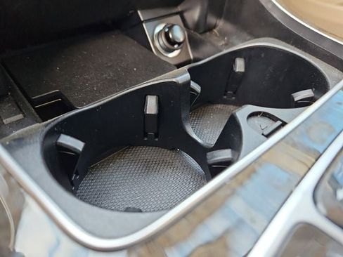 Used 2019 Mercedes-Benz GLC 300 w/ Premium Package image 20