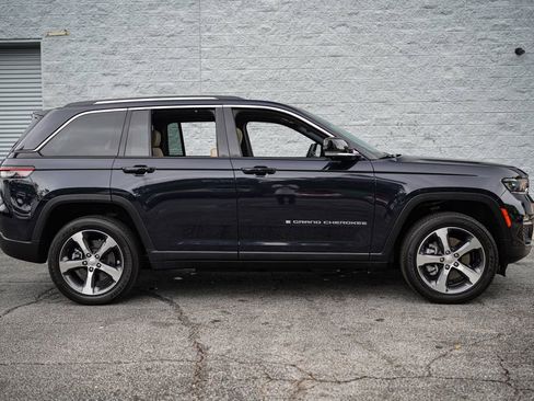 Used 2023 Jeep Grand Cherokee 4WD 4xe w/ Luxury Tech Group II image 18