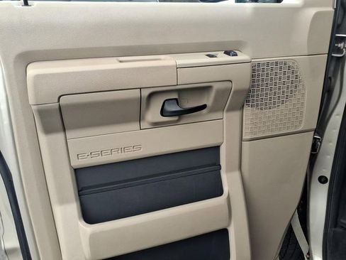 Used 2013 Ford E-150 and Econoline 150 XLT w/ XLT Premium Pkg image 13