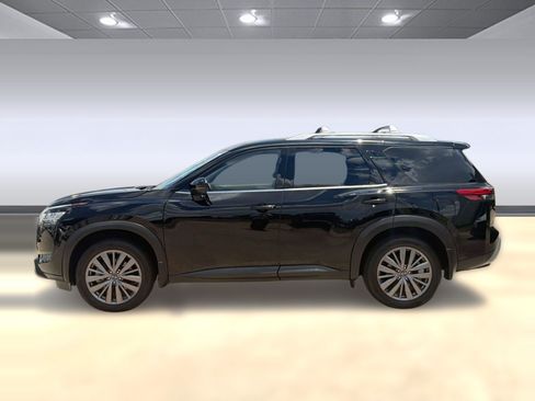 Used 2023 Nissan Pathfinder SL w/ SL Premium Package FWD image 2