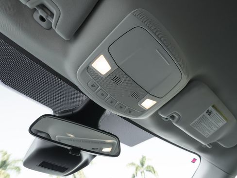 Used 2023 Ford Edge SE image 19