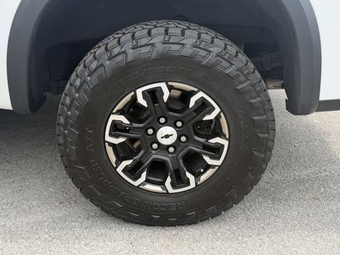 Used 2024 Chevrolet Silverado 1500 ZR2 AWD/4WD image 12