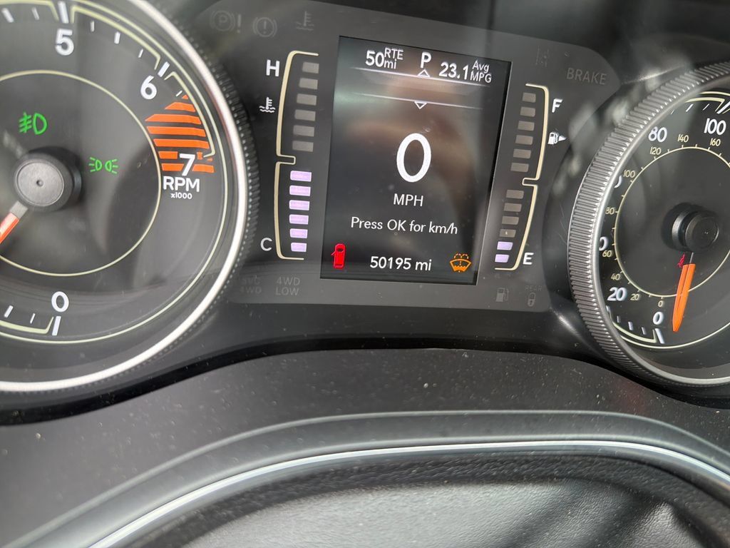 Used 2019 Jeep Cherokee Latitude w/ Popular Appearance Group AWD/4WD image 17