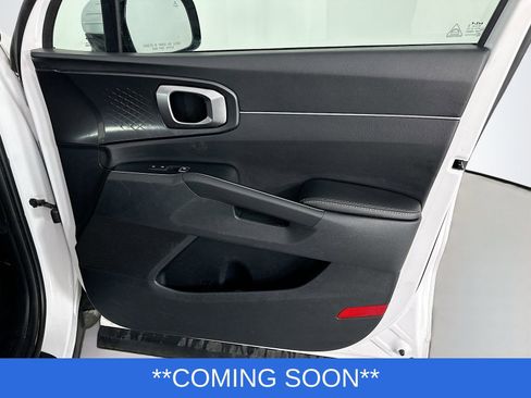 Used 2023 Kia Sorento LX image 27