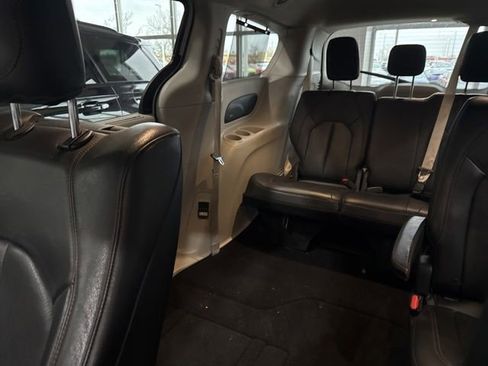 Used 2018 Chrysler Pacifica Touring-L Plus w/ Advanced Safetytec Group image 13