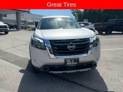 Used 2025 Nissan Pathfinder SL