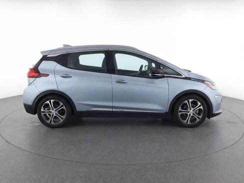 Used 2017 Chevrolet Bolt Premier w/ Driver Confidence II Package FWD image 8