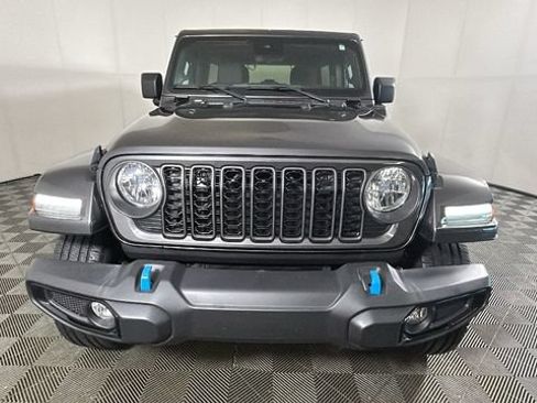 Used 2024 Jeep Wrangler Unlimited w/ Convenience Group AWD/4WD image 7