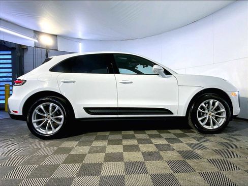 Certified 2025 Porsche Macan image 8