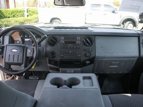 Used 2016 Ford F250 XL w/ Power Equipment Group RWD image 29