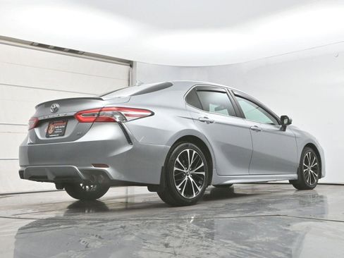 Used 2020 Toyota Camry SE FWD image 29