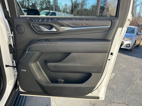 Used 2023 GMC Yukon XL Denali w/ Denali Reserve Package image 17