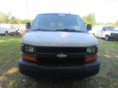 Used 2011 Chevrolet Express 3500 LS image 2