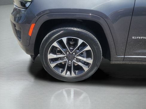 Used 2022 Jeep Grand Cherokee L Overland w/ Luxury Tech Group IV AWD/4WD image 33