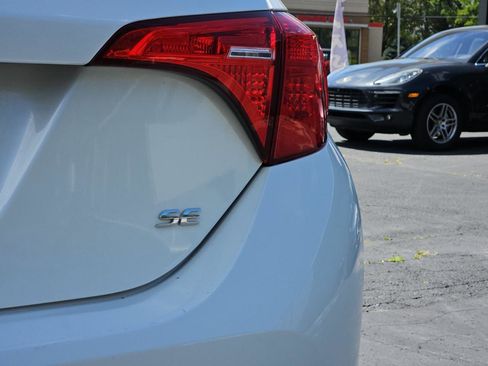 Used 2017 Toyota Corolla SE w/ Carpet Mat Package (TMS) FWD image 17