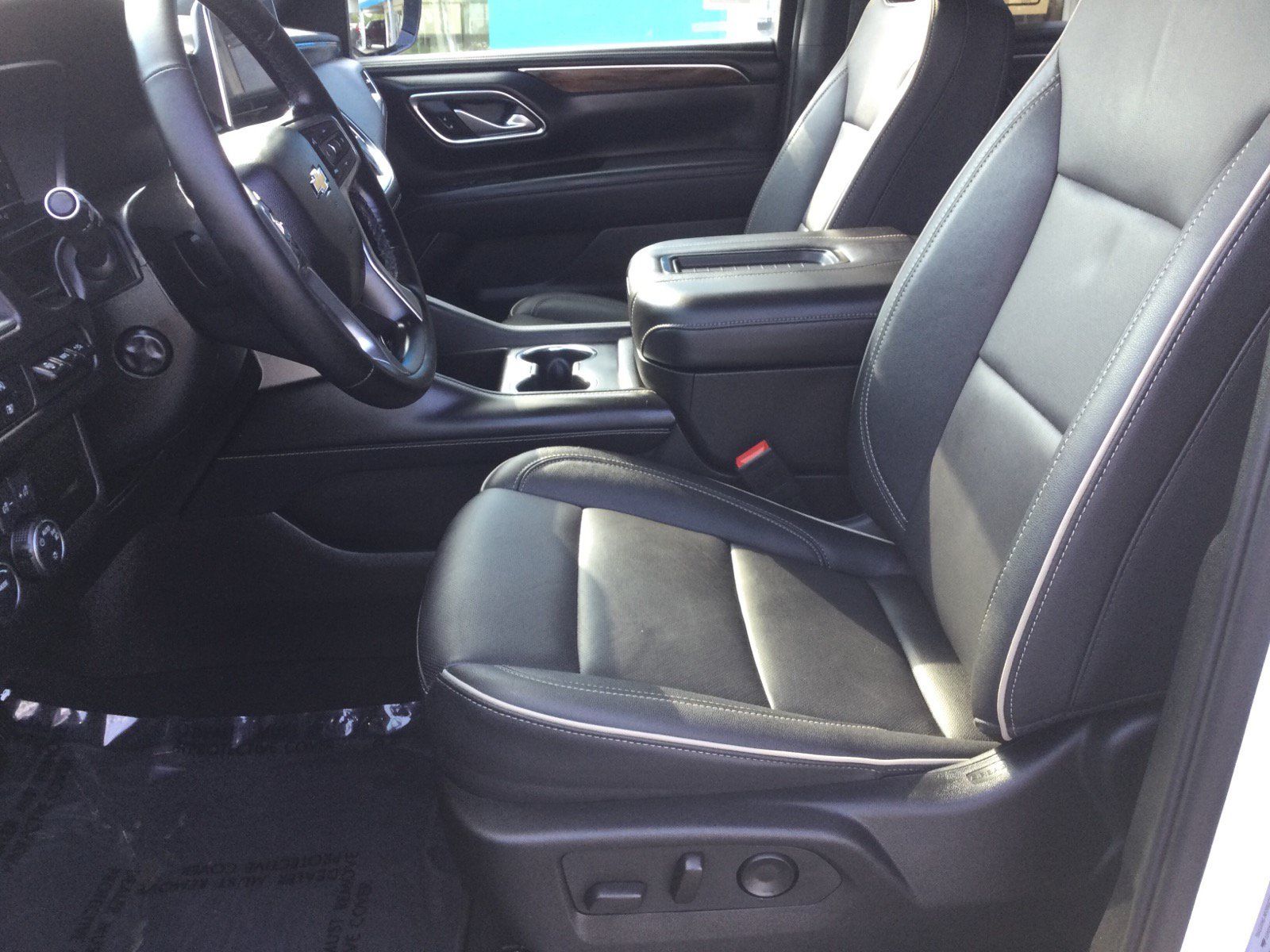 Used 2024 Chevrolet Tahoe Premier w/ Premium Package 2 AWD/4WD image 16