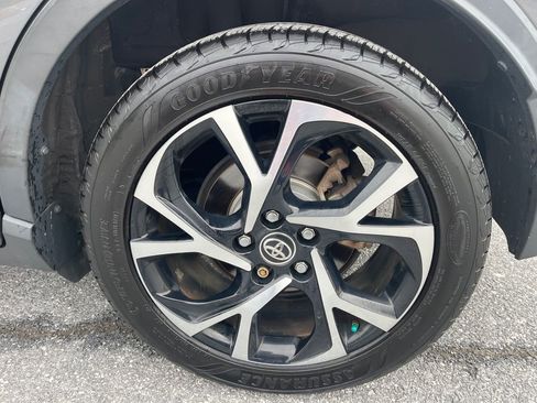 Used 2019 Toyota C-HR Limited image 12