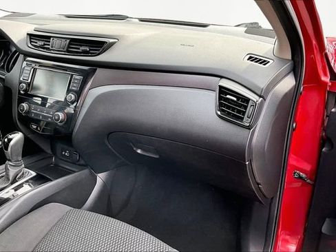 Used 2019 Nissan Rogue Sport S image 18