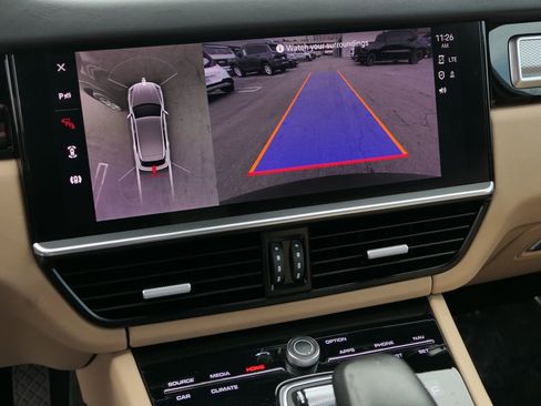 Used 2022 Porsche Cayenne Platinum Edition image 19