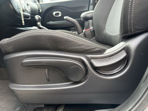Used 2018 Kia Soul + FWD image 19
