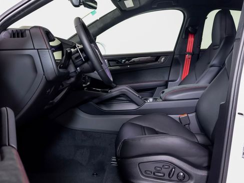 New 2026 Porsche Cayenne GTS image 5