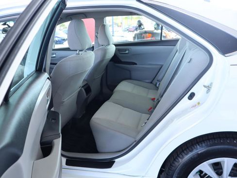 Used 2015 Toyota Camry LE image 27