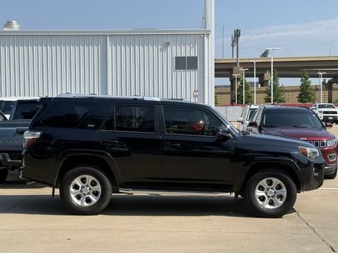 Used 2018 Toyota 4Runner SR5 RWD image 3